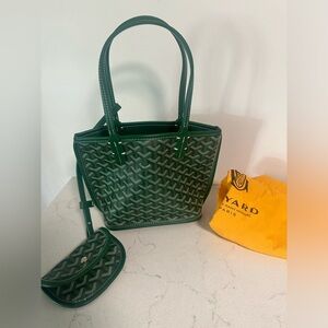 Small green shoulder bag